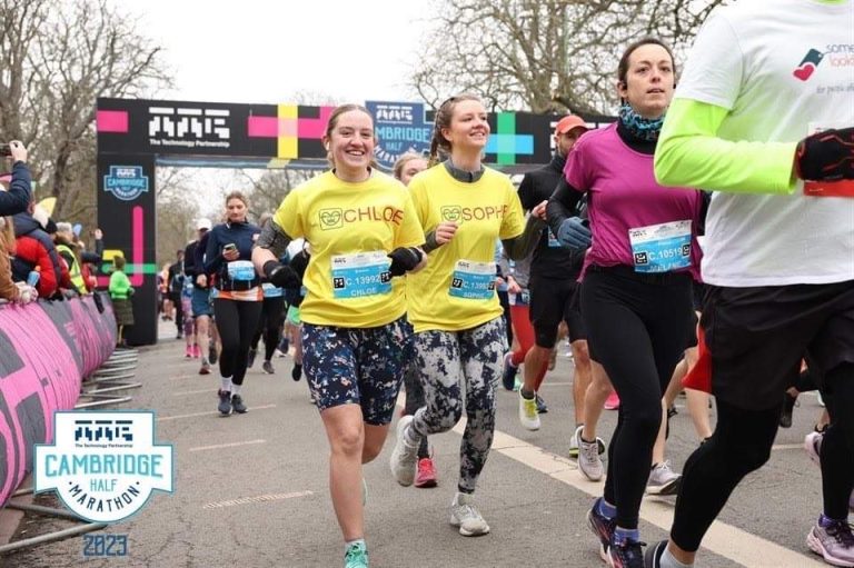 People running Cambridge half marathon
