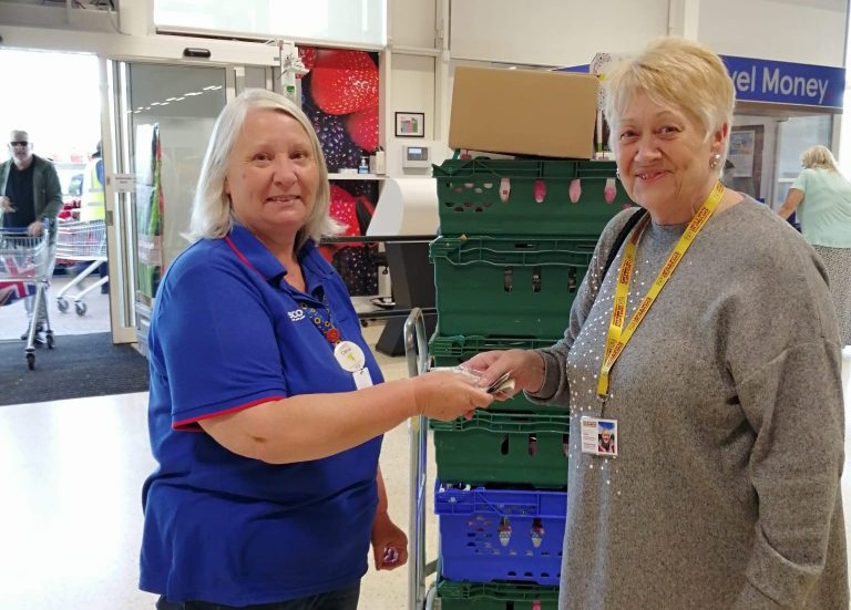 Tesco Mansfield give cheque to LNAA