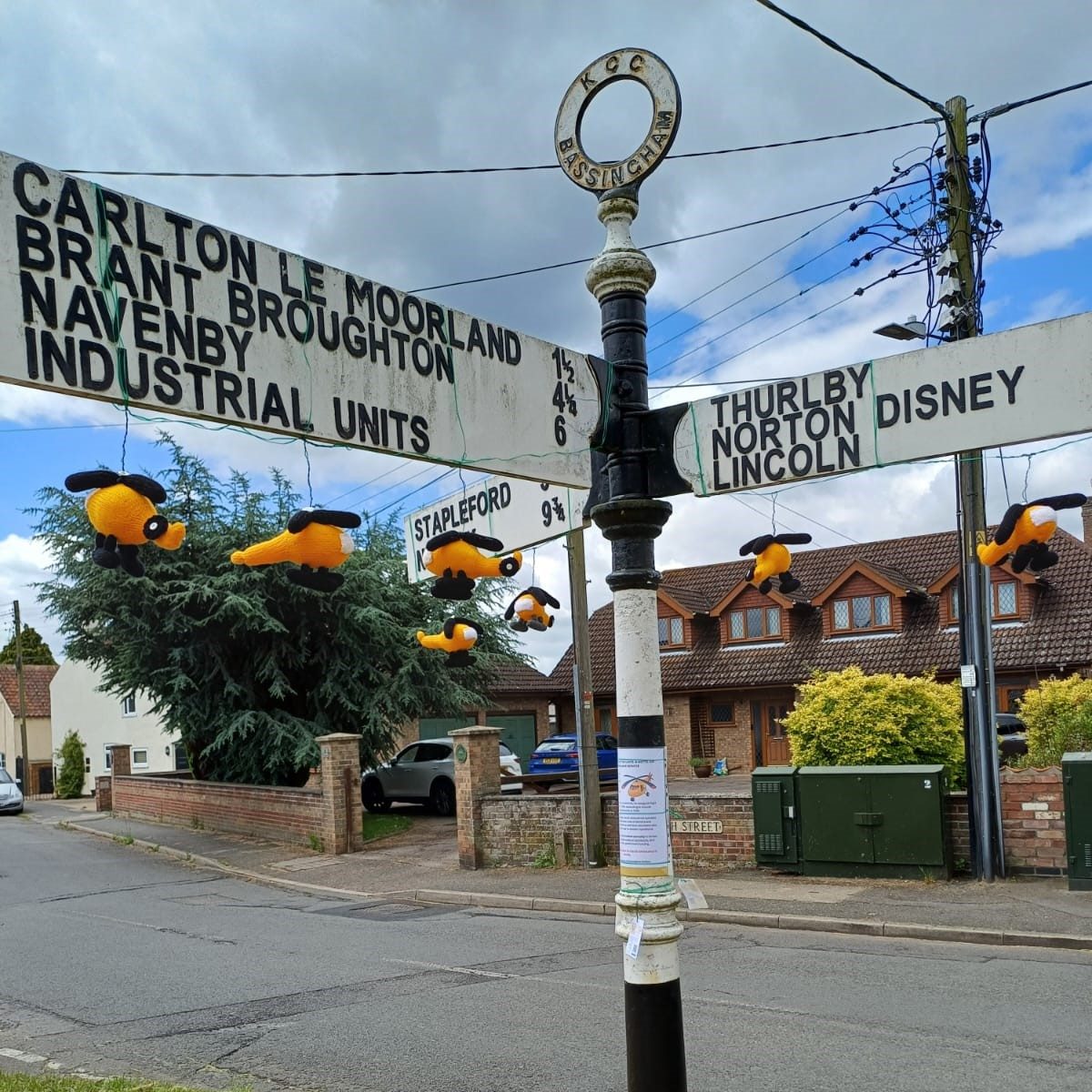 Bassingham yarn bomb