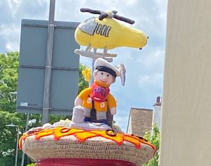 sandilands yarn bomb